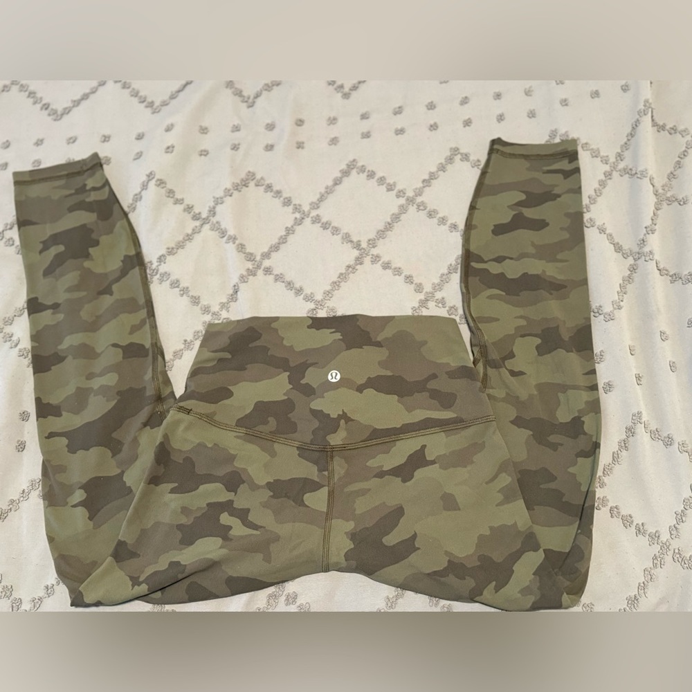 Lululemon high waisted camo leggings size 6